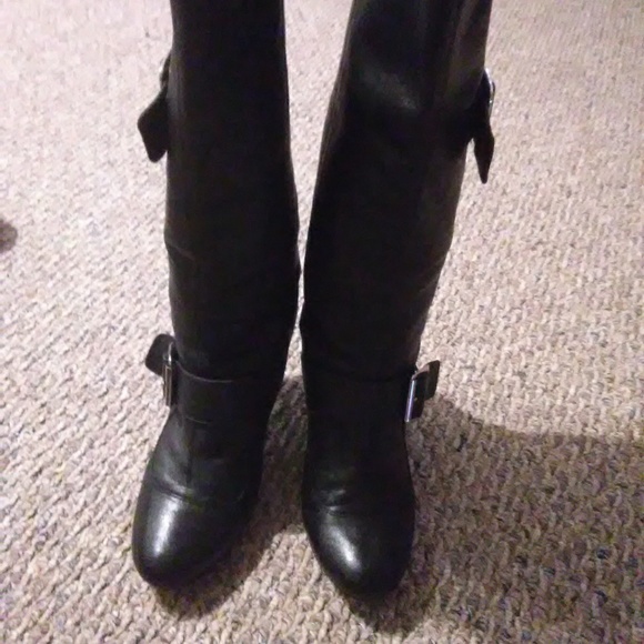 Shose - Picture 2 of 3